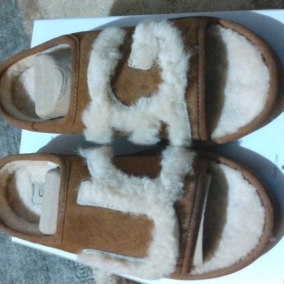 UGG Women's Shoes Brand New!! - Picture 1 of 4
